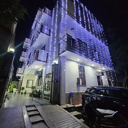 Shri Krishna Divine Dham Hotel Mathura Exterior photo