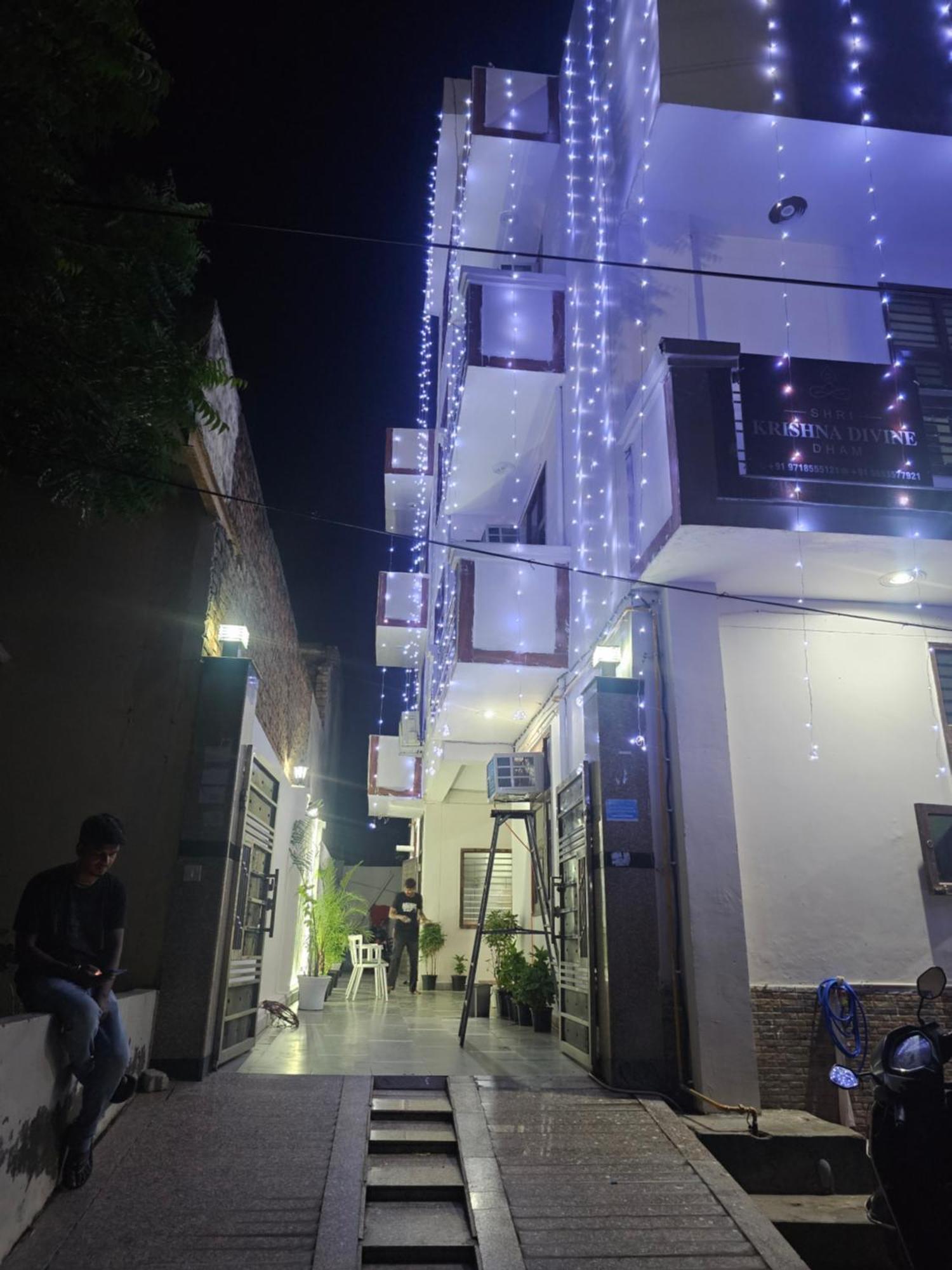 Shri Krishna Divine Dham Hotel Mathura Exterior photo